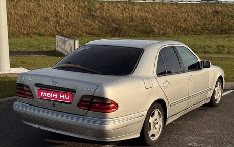 Mercedes-Benz E-Класс, 2000 год, 490 000 рублей, 1 фотография