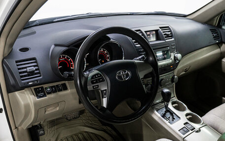 Toyota Highlander III, 2011 год, 1 930 000 рублей, 10 фотография