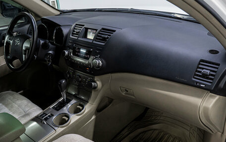 Toyota Highlander III, 2011 год, 1 930 000 рублей, 18 фотография