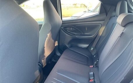 Toyota Yaris, 2022 год, 16 фотография