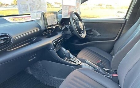 Toyota Yaris, 2022 год, 10 фотография