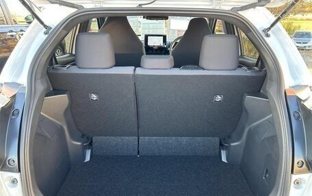 Toyota Yaris, 2022 год, 14 фотография