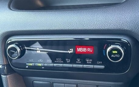 Toyota Yaris, 2022 год, 13 фотография