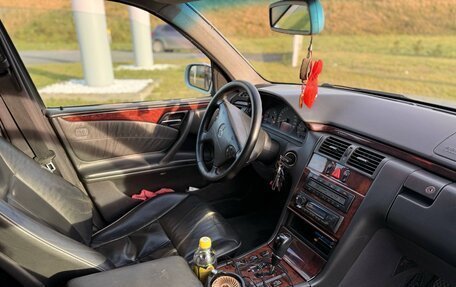 Mercedes-Benz E-Класс, 2000 год, 490 000 рублей, 8 фотография