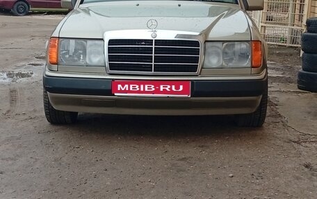 Mercedes-Benz W124, 1984 год, 580 000 рублей, 1 фотография