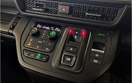 Honda Stepwgn, 2022 год, 2 360 000 рублей, 17 фотография