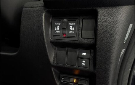 Honda Stepwgn, 2022 год, 2 360 000 рублей, 18 фотография