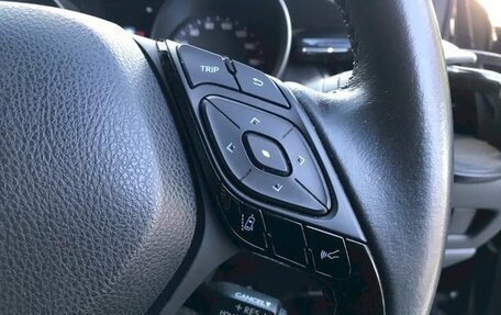 Toyota C-HR I рестайлинг, 2023 год, 2 160 000 рублей, 17 фотография