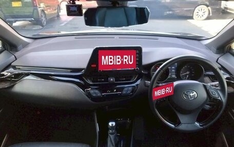 Toyota C-HR I рестайлинг, 2023 год, 2 160 000 рублей, 14 фотография