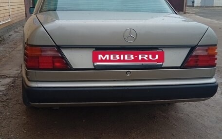 Mercedes-Benz W124, 1984 год, 580 000 рублей, 2 фотография