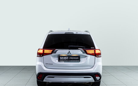 Mitsubishi Outlander III рестайлинг 3, 2020 год, 2 247 000 рублей, 5 фотография