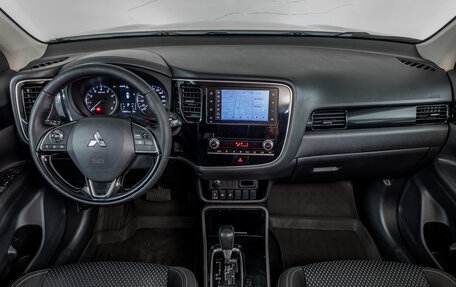 Mitsubishi Outlander III рестайлинг 3, 2020 год, 2 247 000 рублей, 13 фотография