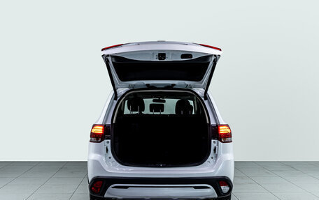 Mitsubishi Outlander III рестайлинг 3, 2020 год, 2 247 000 рублей, 8 фотография