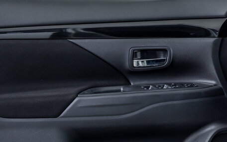 Mitsubishi Outlander III рестайлинг 3, 2020 год, 2 247 000 рублей, 14 фотография