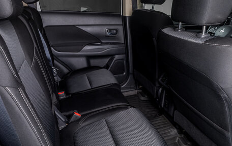 Mitsubishi Outlander III рестайлинг 3, 2020 год, 2 247 000 рублей, 12 фотография