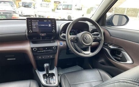 Toyota Yaris Cross, 2022 год, 1 810 000 рублей, 10 фотография