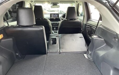 Toyota Yaris Cross, 2022 год, 1 810 000 рублей, 14 фотография