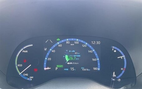 Toyota Yaris Cross, 2022 год, 1 810 000 рублей, 13 фотография