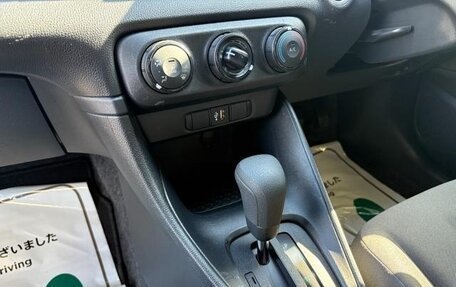 Toyota Yaris, 2021 год, 1 300 000 рублей, 11 фотография