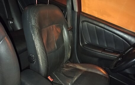 Toyota Avensis III рестайлинг, 2001 год, 285 000 рублей, 8 фотография