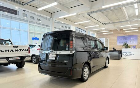 Toyota Voxy III, 2015 год, 1 999 000 рублей, 6 фотография