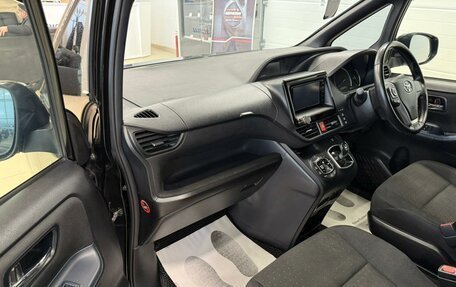 Toyota Voxy III, 2015 год, 1 999 000 рублей, 12 фотография