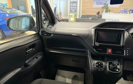 Toyota Voxy III, 2015 год, 1 999 000 рублей, 14 фотография