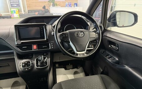 Toyota Voxy III, 2015 год, 1 999 000 рублей, 15 фотография