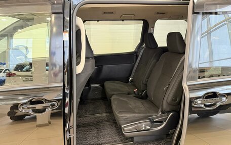 Toyota Voxy III, 2015 год, 1 999 000 рублей, 17 фотография