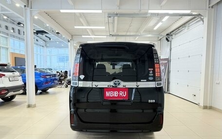 Toyota Voxy III, 2015 год, 1 999 000 рублей, 5 фотография