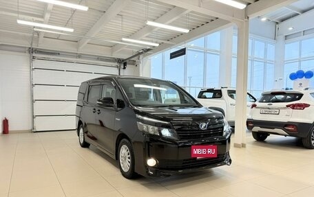 Toyota Voxy III, 2015 год, 1 999 000 рублей, 8 фотография