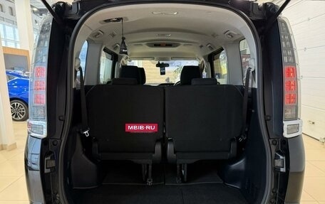 Toyota Voxy III, 2015 год, 1 999 000 рублей, 19 фотография