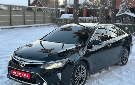 Toyota Camry, 2017 год, 2 450 000 рублей, 4 фотография