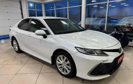 Toyota Camry, 2021 год, 3 030 000 рублей, 2 фотография