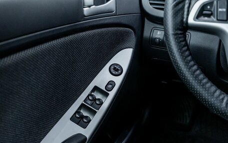 Hyundai Solaris II рестайлинг, 2013 год, 800 000 рублей, 17 фотография