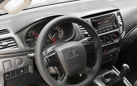 Mitsubishi L200 IV рестайлинг, 2020 год, 2 399 000 рублей, 10 фотография