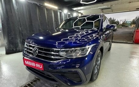 Volkswagen Tiguan II, 2022 год, 2 800 000 рублей, 2 фотография