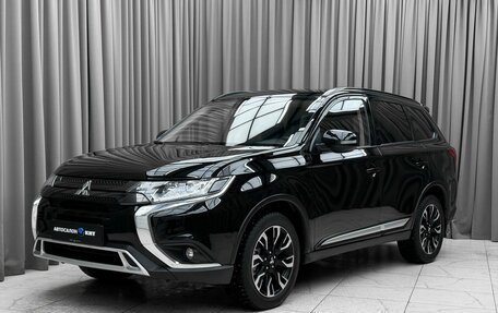 Mitsubishi Outlander III рестайлинг 3, 2022 год, 2 850 000 рублей, 1 фотография