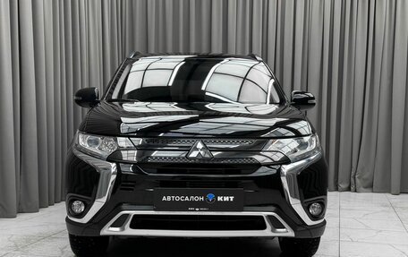 Mitsubishi Outlander III рестайлинг 3, 2022 год, 2 850 000 рублей, 2 фотография