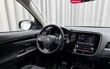 Mitsubishi Outlander III рестайлинг 3, 2022 год, 2 850 000 рублей, 7 фотография