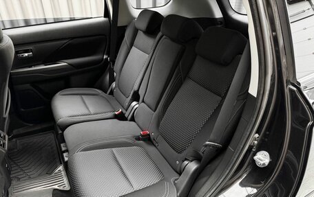 Mitsubishi Outlander III рестайлинг 3, 2022 год, 2 850 000 рублей, 9 фотография