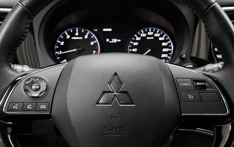 Mitsubishi Outlander III рестайлинг 3, 2022 год, 2 850 000 рублей, 11 фотография