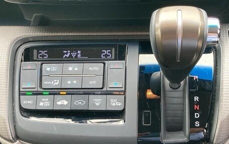 Honda Stepwgn IV, 2017 год, 1 450 000 рублей, 3 фотография