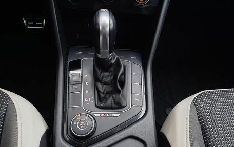 Volkswagen Tiguan II, 2019 год, 2 793 000 рублей, 22 фотография