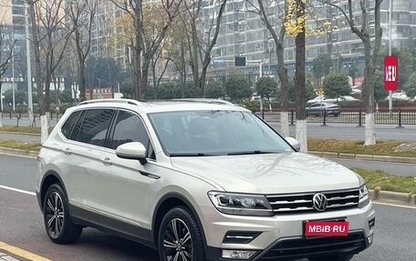 Volkswagen Tiguan II, 2021 год, 2 425 000 рублей, 1 фотография