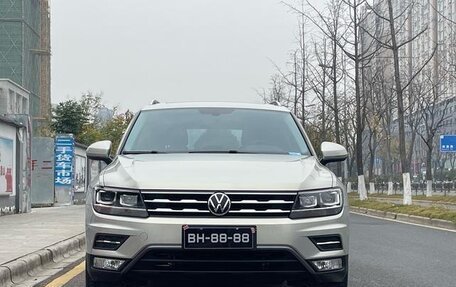Volkswagen Tiguan II, 2021 год, 2 425 000 рублей, 2 фотография