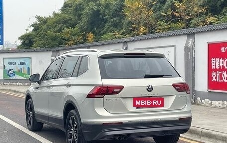 Volkswagen Tiguan II, 2021 год, 2 425 000 рублей, 4 фотография