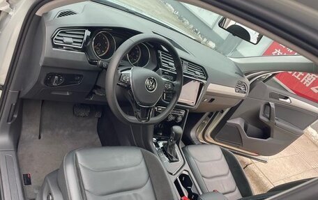 Volkswagen Tiguan II, 2021 год, 2 425 000 рублей, 9 фотография