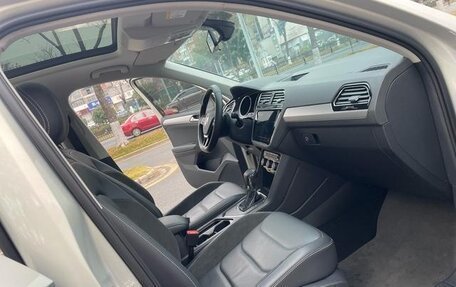 Volkswagen Tiguan II, 2021 год, 2 425 000 рублей, 14 фотография