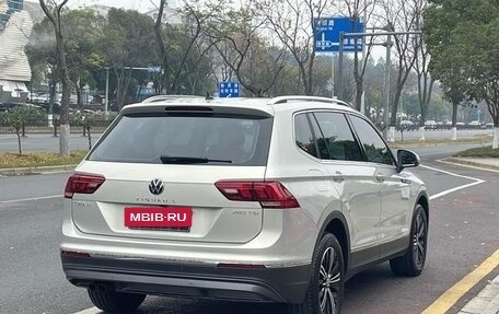 Volkswagen Tiguan II, 2021 год, 2 425 000 рублей, 8 фотография